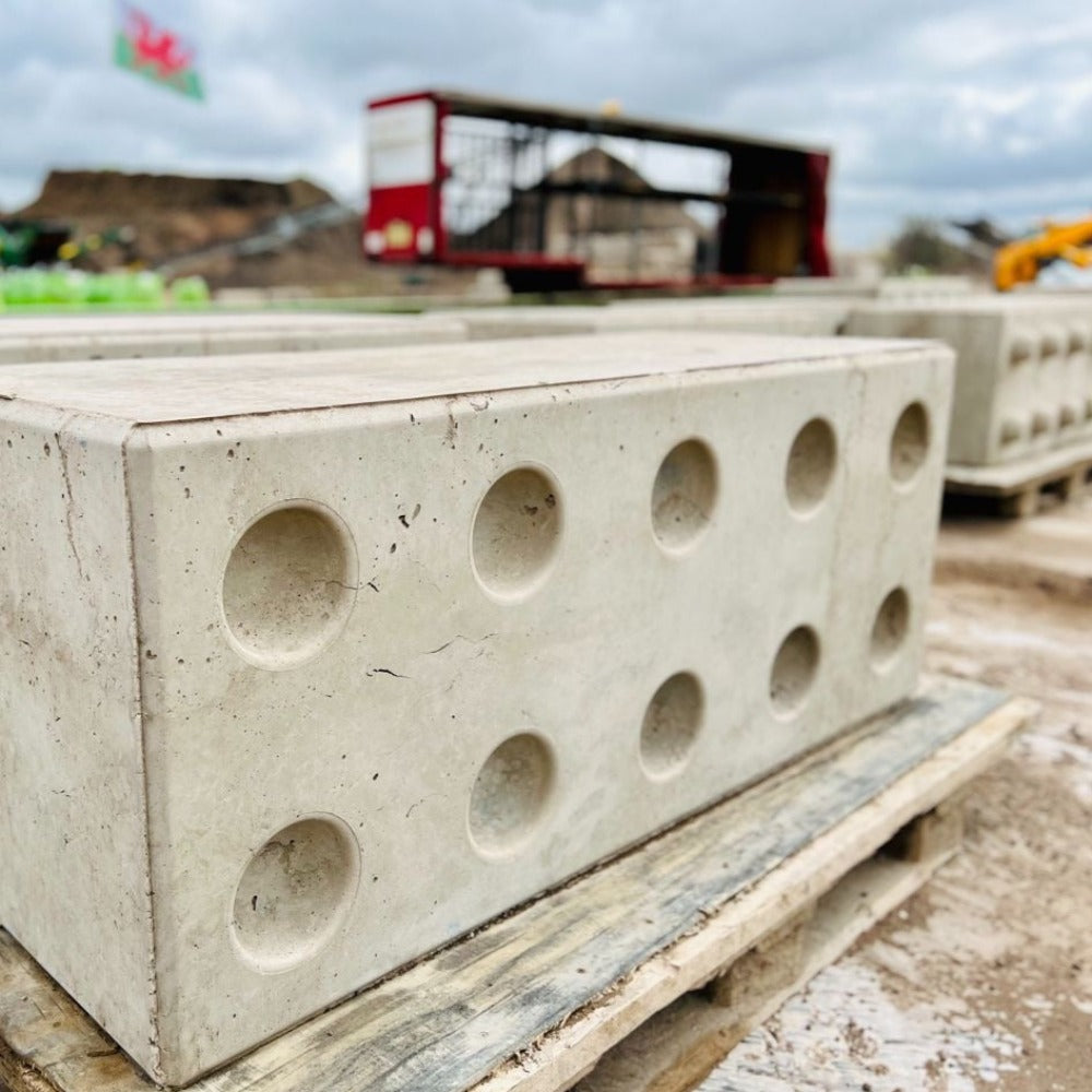 Interlocking hollow hot sale concrete blocks